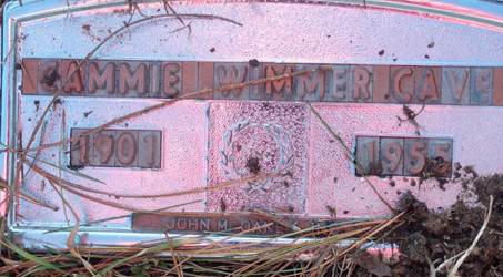 A close-up of a grave marker

AI-generated content may be incorrect.