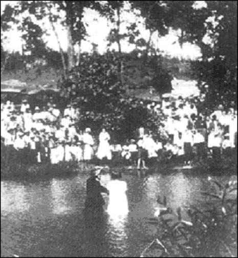 1926 Photo of Walnut Springs Baptism in Cedar Creek, near Jim Miller's place.